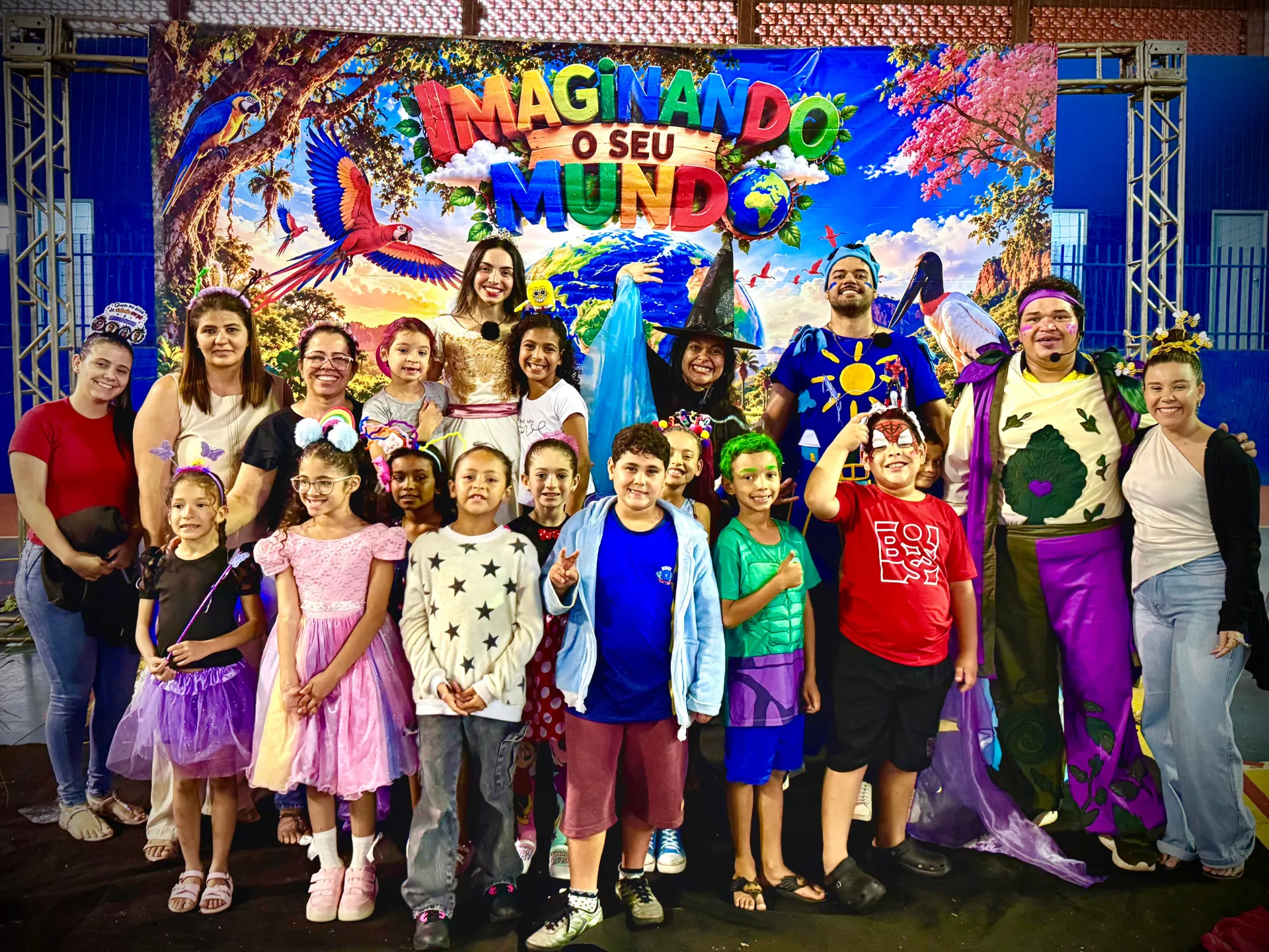 Elenco de Imaginando o Seu Mundo com as crianças